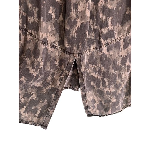 BELLA DAHL Green Leopard Print Split Back Button Down Size Small Tencel - Picture 7 of 9